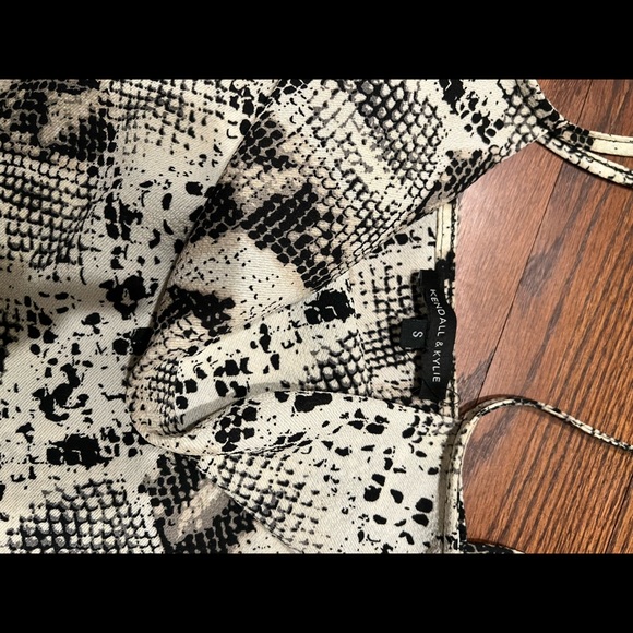 Kendall and Kylie snake skin shirt - Picture 4 of 4